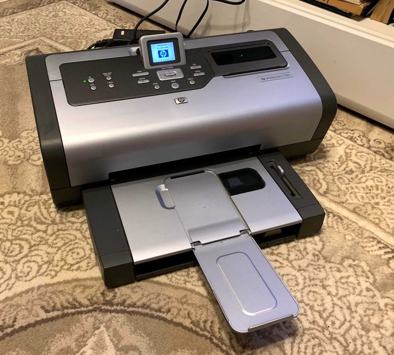 Imprimantă foto HP Photosmart 7760 funcțională, necesită cartușe noi