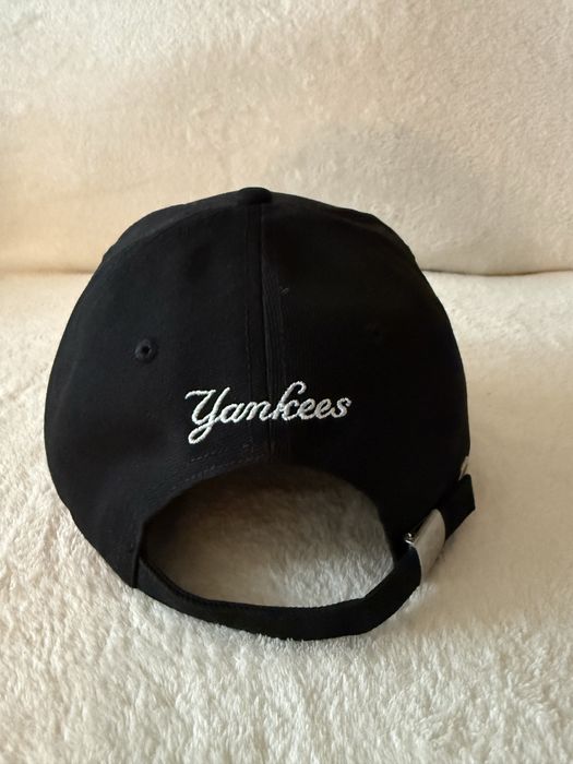 Sapca Neagra Cu logo Alb Brodat New Era New York Yankees