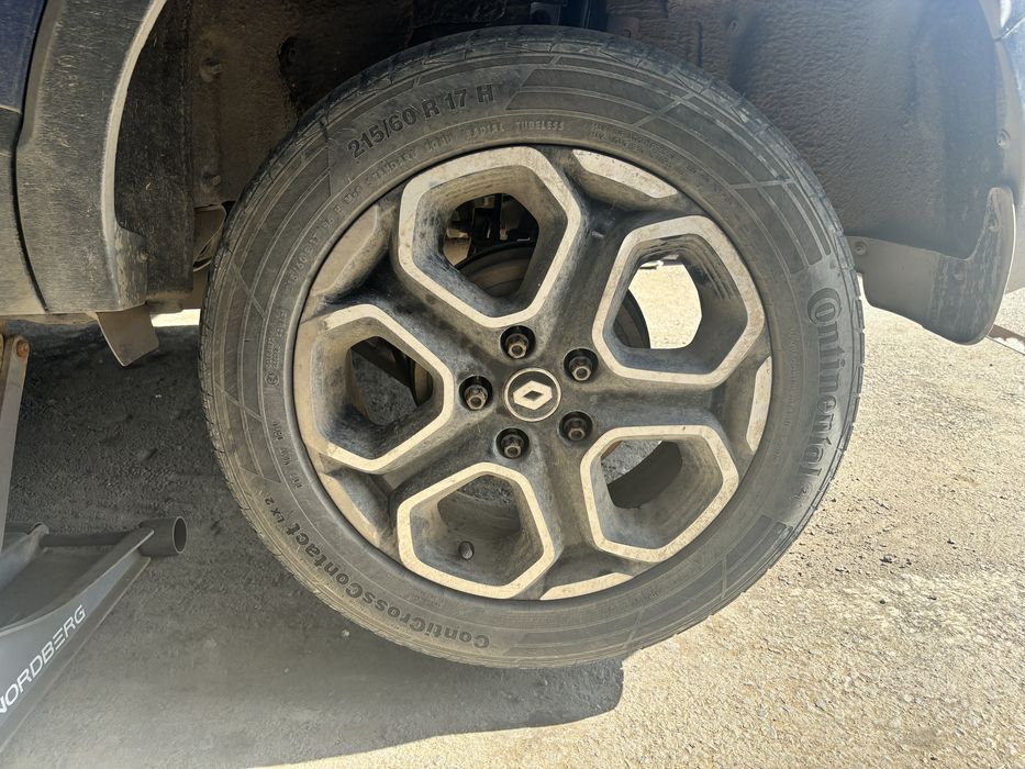 Продам шины 215/60/17