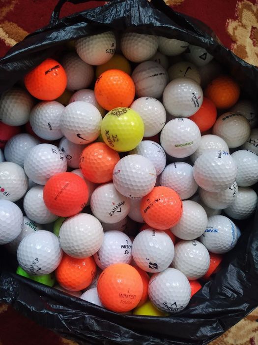 Мячи для гольфа.