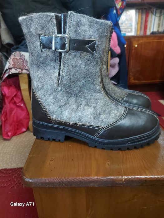 Продам зимние мужские сапоги