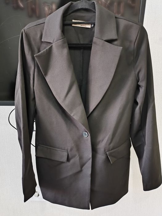 Срочно отдам даром женские вещи!