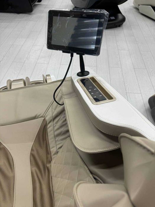 Массажное кресло с функцией подогрева для комфорта.