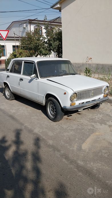 Vaz 21011 sotiladi