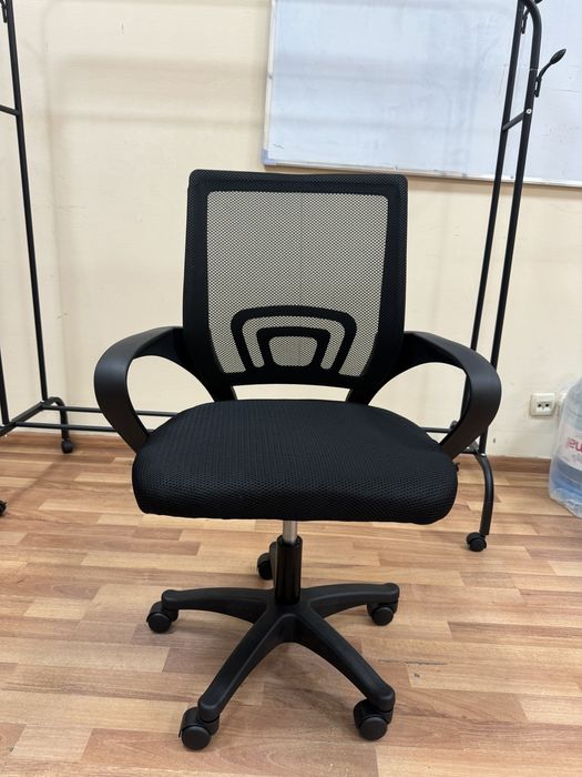 Продам офисные кресла