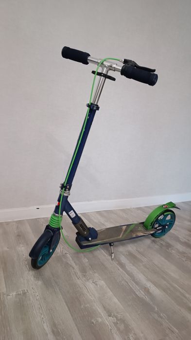 Продам самокат Roces 200mm