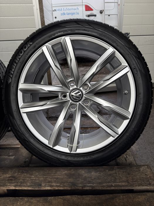 # Jante originale NOI DARTFORD VW Passat cu anvelope de vara 235/45 18