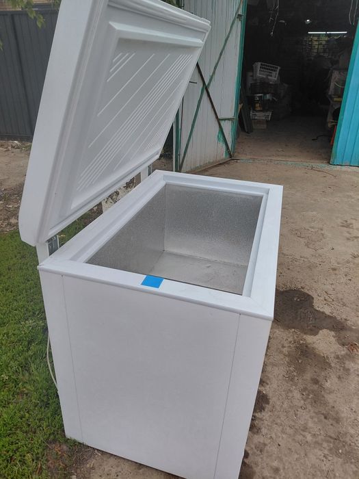 Продам морозильную камеру