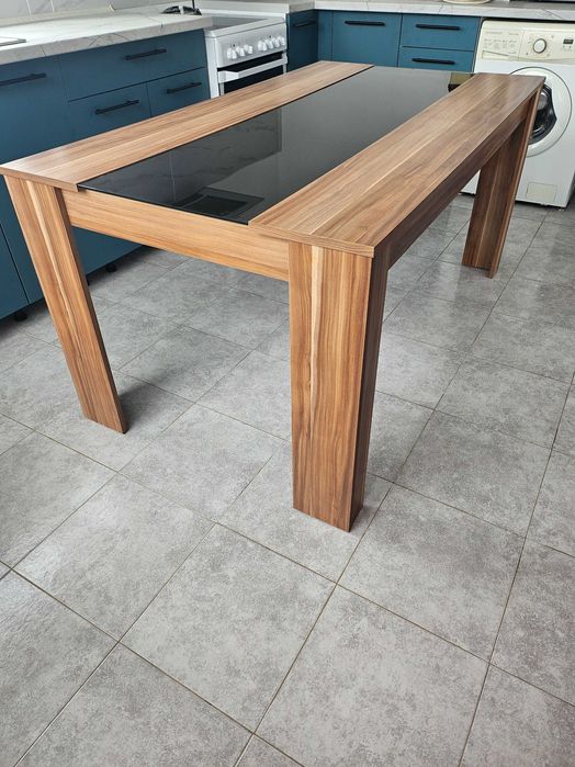 Трапезна маса с дължина 160см