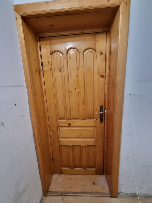Usa din lemn de brad