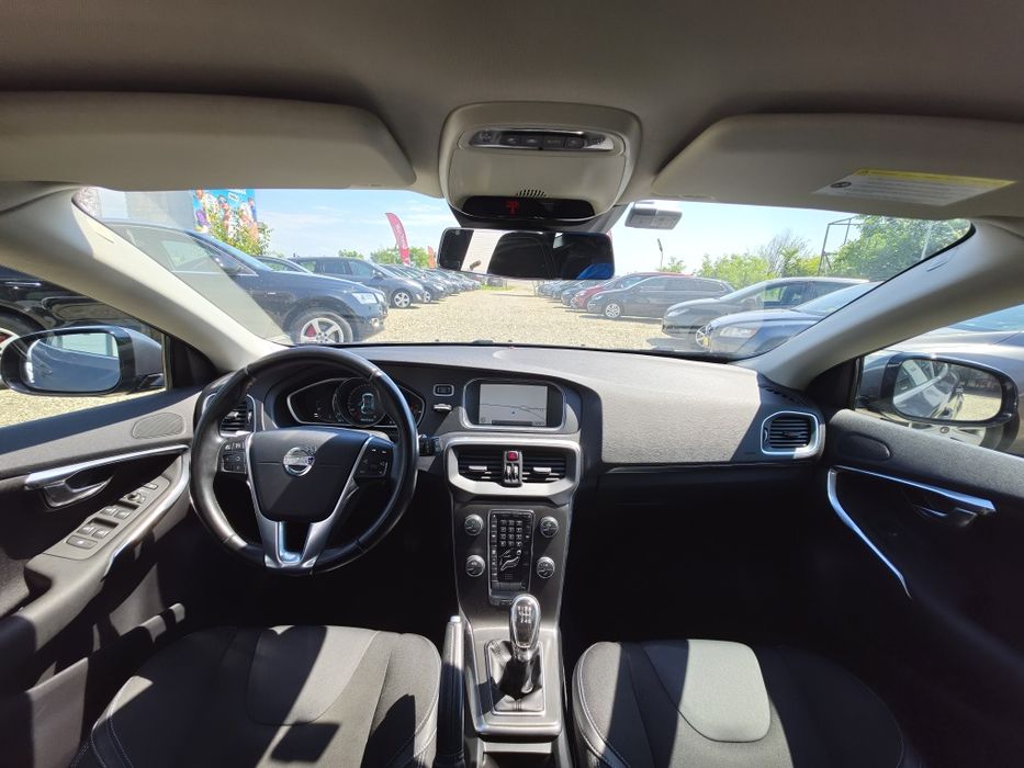 Volvo v40 1.6d Xenon Led Navigatie