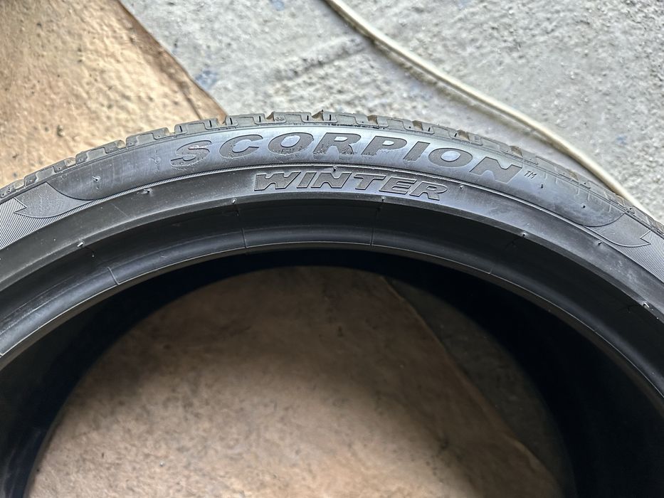 285/35 R22 Pirelli Scorpion Winter DOT 20-21