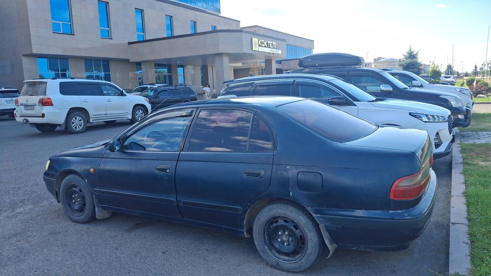 Тоиота карина  е