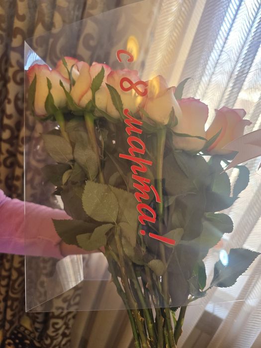 Цветы розы на 8 марта