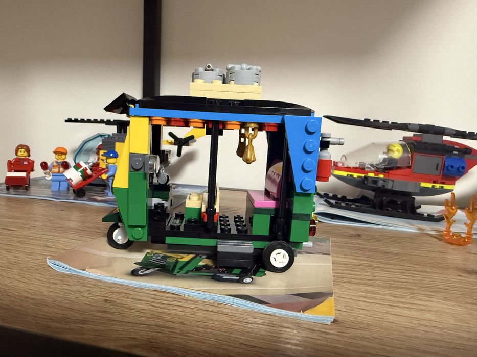 Lego 60100 , 60411 , 40469