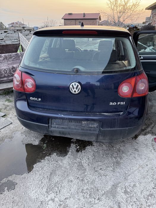 Продава се на части