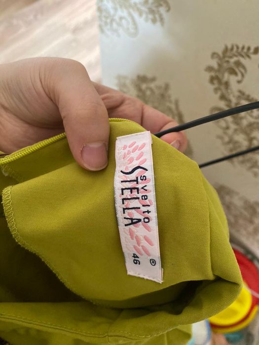 Көйлек жасыл түсті