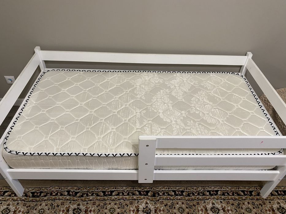 Детская кровать с 3 до 10 лет с матрасом