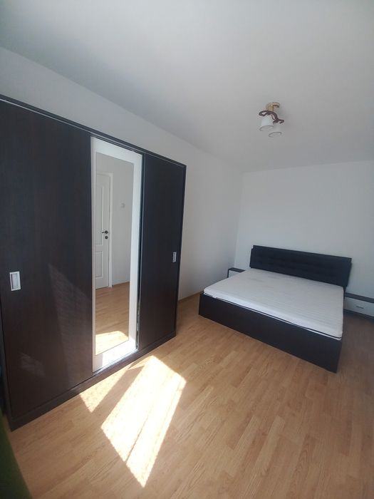 Inchiriez apartament cu 3 camere