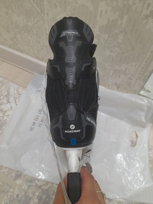 Коньки чёрные мужские