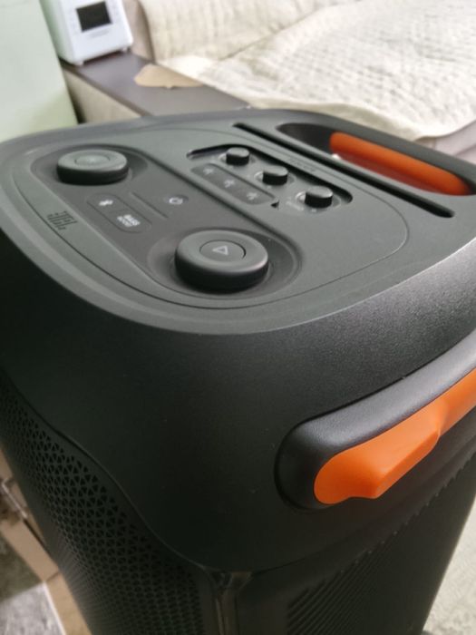 Продам JBL Partybox 710 в отличном состоянии
