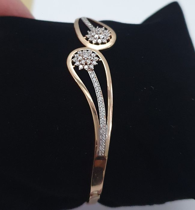 Браслет    золотой.