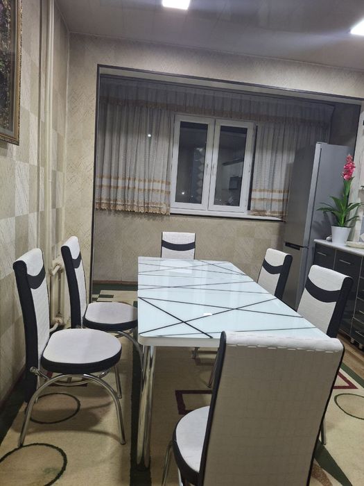 Срочно продам стол стулем