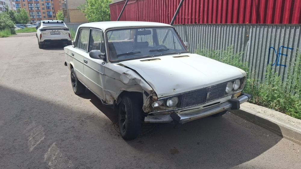 Продаётся жигули 2106 на запчасти