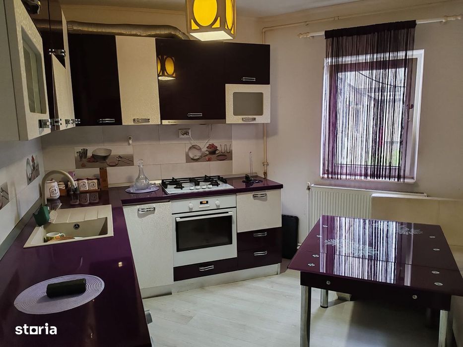 Chirie Apartament / Spatiu Comercial Mioveni, 2 camere, Piata, 55 mp