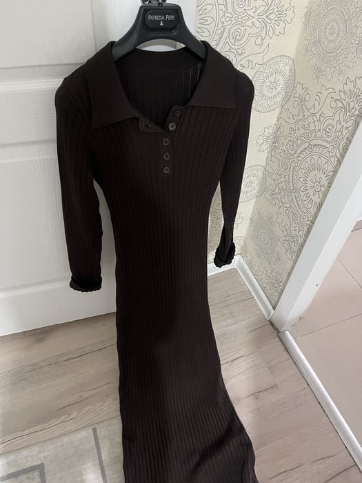 Красивое платье в цвете шоколад