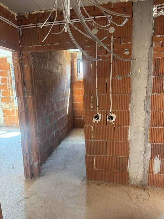 Двустаен малка бутикова сграда с АКТ 14 - Прослав