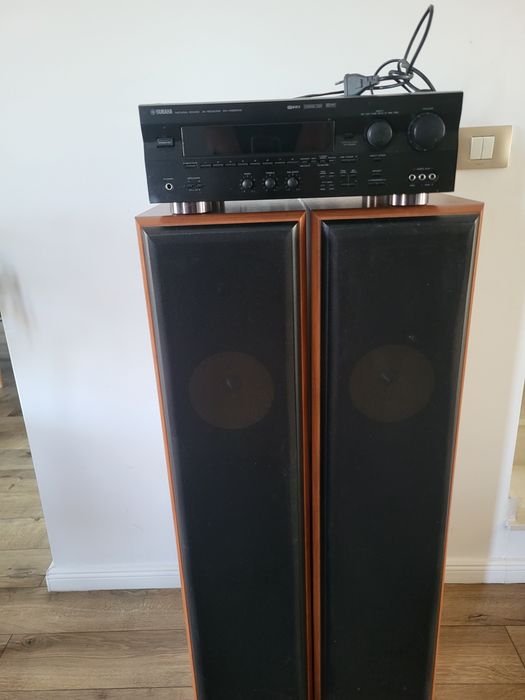 Vând amplituner Yamaha și 2 boxe BlueTech