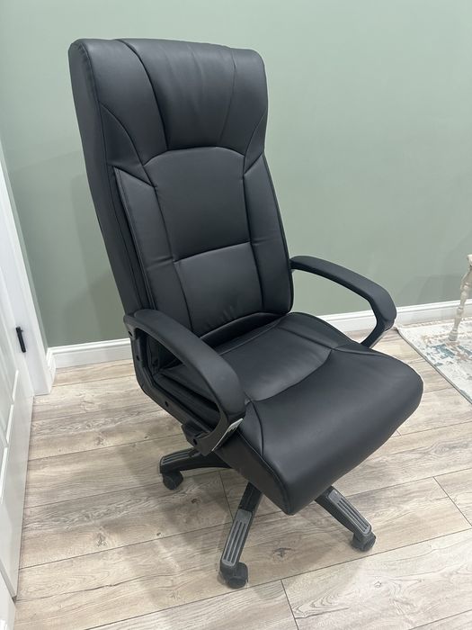 Кресло для офиса почти новый