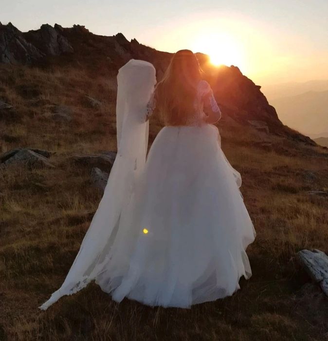 Rochie de mireasă stil romantic cu dantelă și tull
