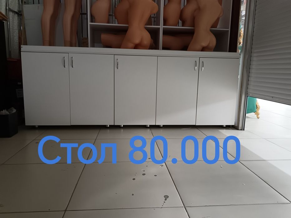 Продам Стол- шкаф-витрина.