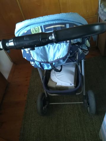 Продавам зимна количка за дете