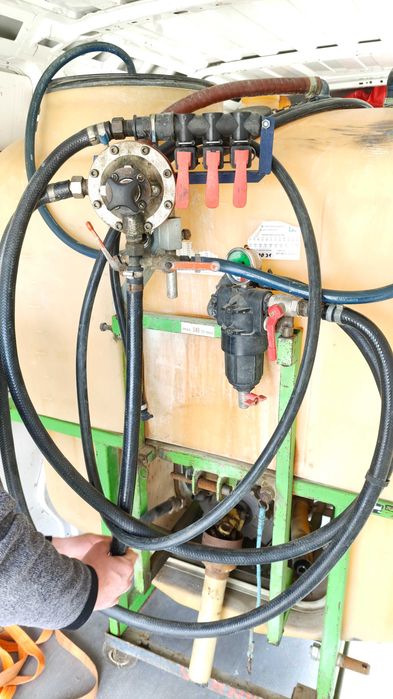 Vand atomizor 700L pomi fructiferi si vita de vie,  5500 lei neg