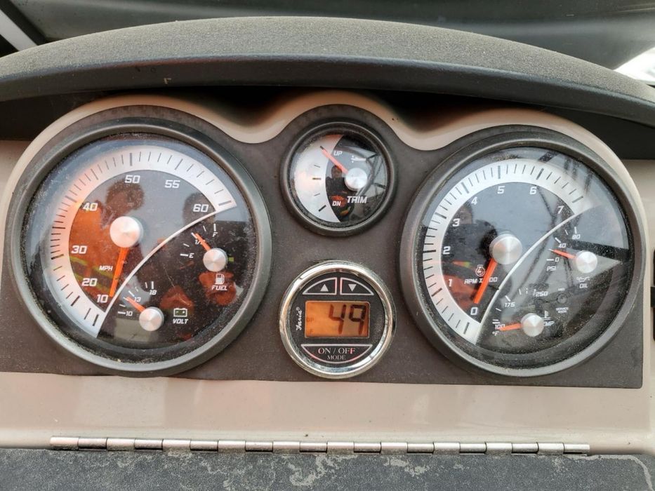 2015 года Bayliner 215 катер