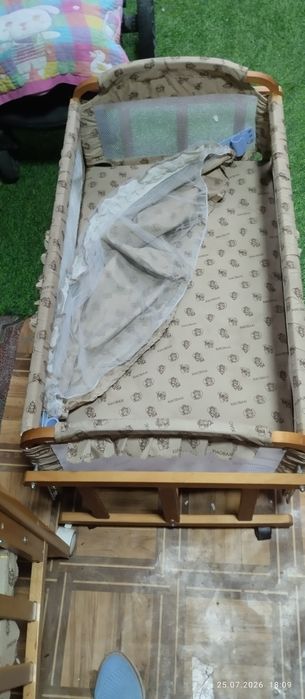 Манеж  в отличном состоянии,дерево
