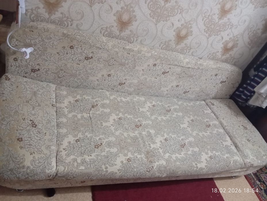 Тахта  светлого цвета