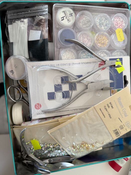 Vand birou de unghii cu set complet pentru manichiura
