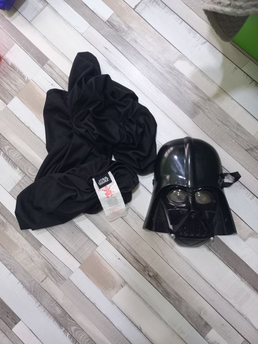 Меч, маска и наметало и фигура Star wars