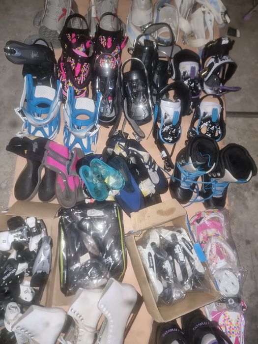 Vând stoc de echipamente penru ski și snowboard