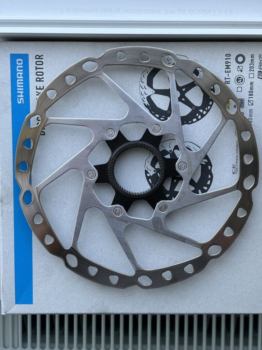 Set discuri frana Shimano SM-RT64 180mm