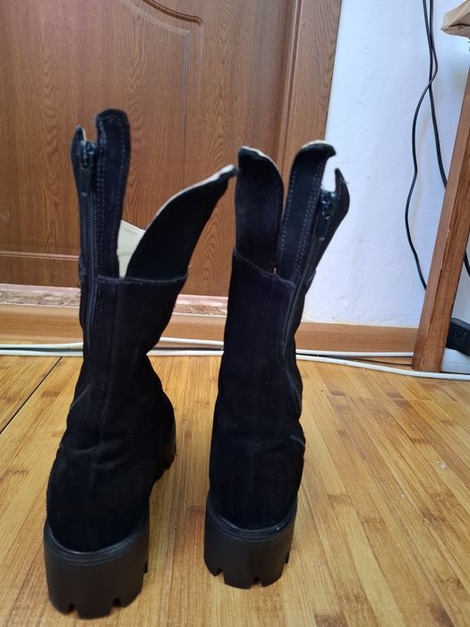 Ghete din piele întoarsă