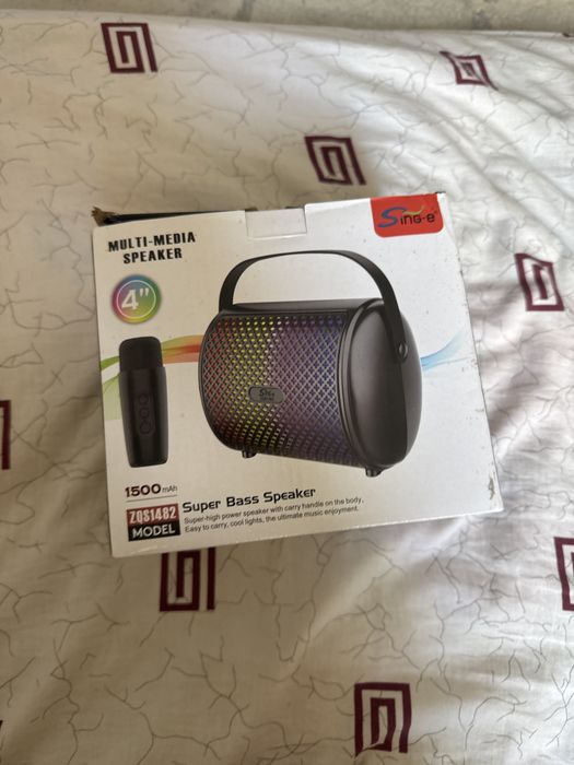 Колонка с микрофоном