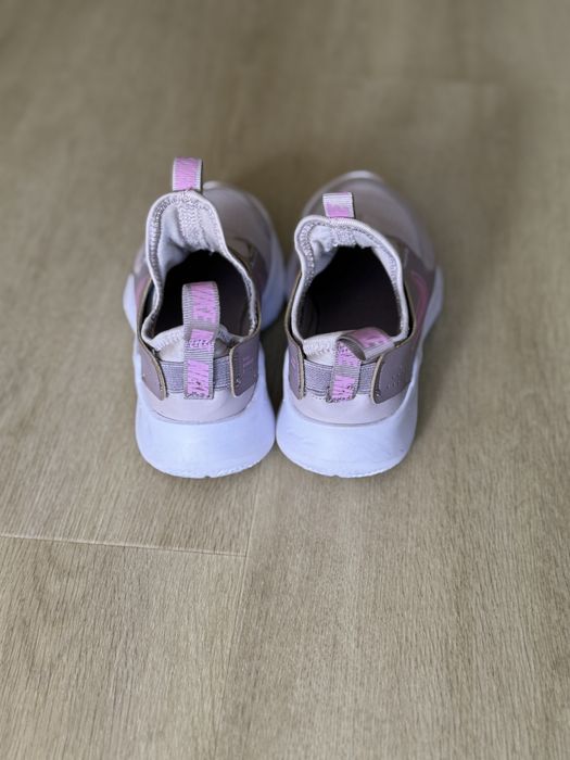 Vand adidas nike 29,5 marime