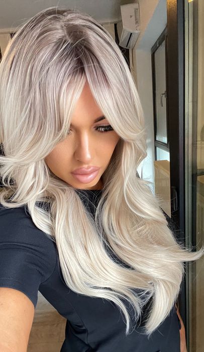 Peruca semi naturala blond platinat balayage breton lateral