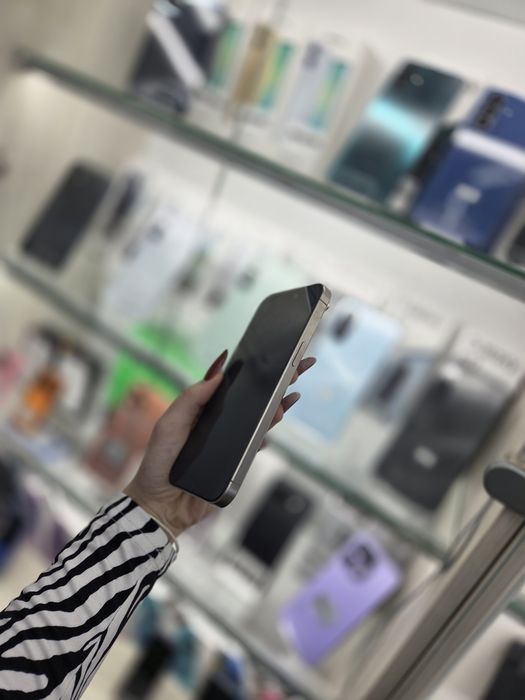 Humor GSM oferă spre vânzare / iPhone 15 Pro Max / 256 GB / Natural Titanium / Baterie 88% / Garanție 12 luni / Rate