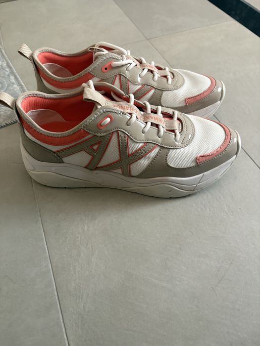 Обувки 40 и 39 като мови , еспадрилите Guess  са нови